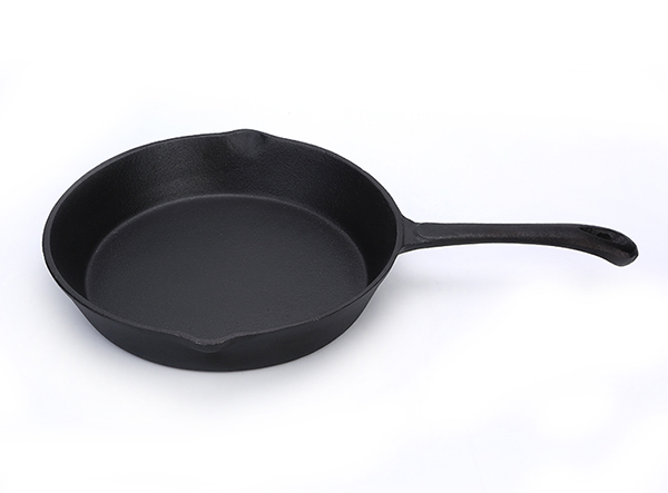 cast iron skillet with long handle