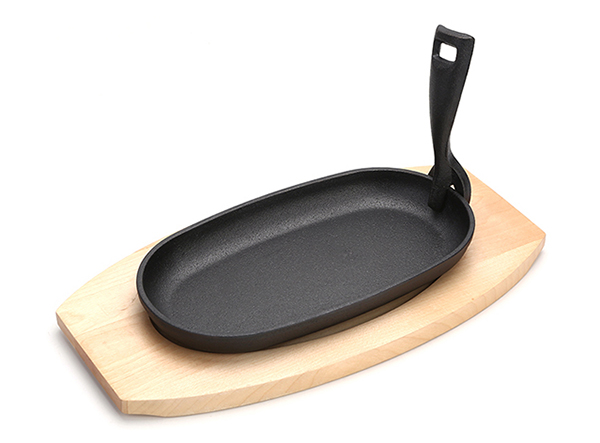 cast iron cookware sizzling plate with wood tray