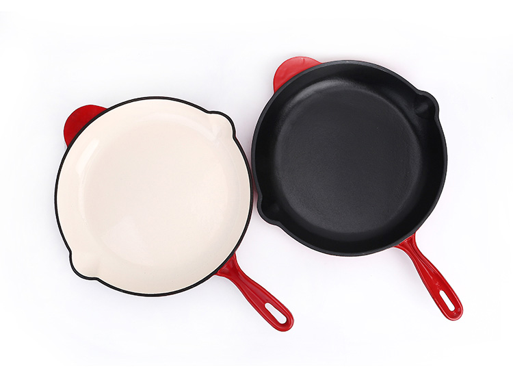 Enamel cast iron skillet with customized color