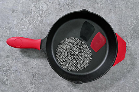 Carbon steel vs Cast Iron Pan Which One is Better