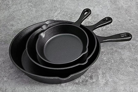 Carbon steel vs Cast Iron Pan Which One is Better