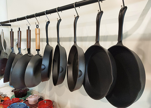 7 Smart Ways to Store Your Cast Iron Cookware  Iron storage, Cast iron  cooking, Cast iron cookware