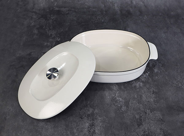 White 4.9-Quart Enameled Cast Iron Oval Dutch Ovens