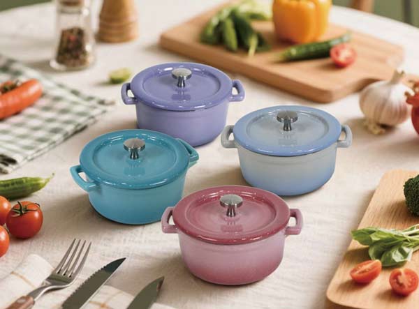 Hot Sale Mini Size Small Cast Iron Casserole Dish Pots With Wooden Base