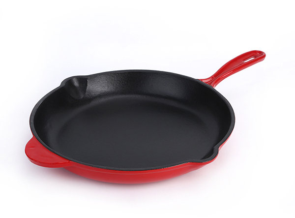 Enamel cast iron skillet with customized color