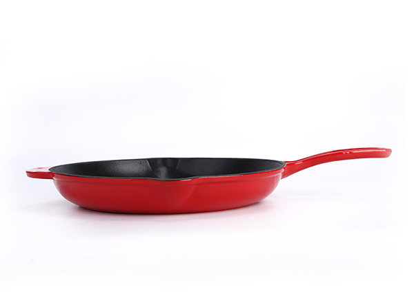 Enamel cast iron skillet with customized color