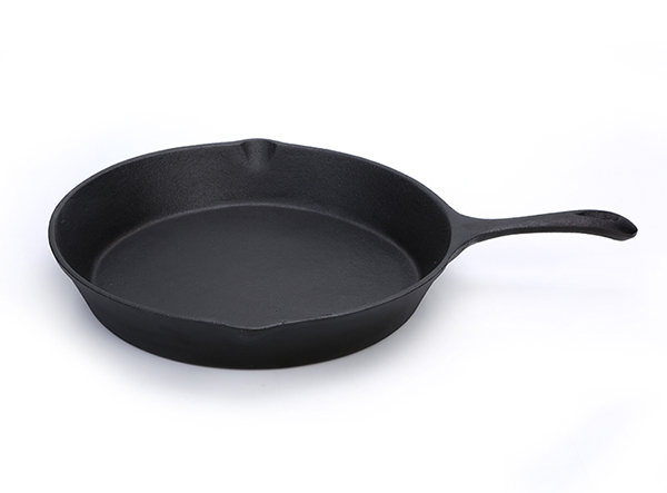 cast iron skillet with long handle