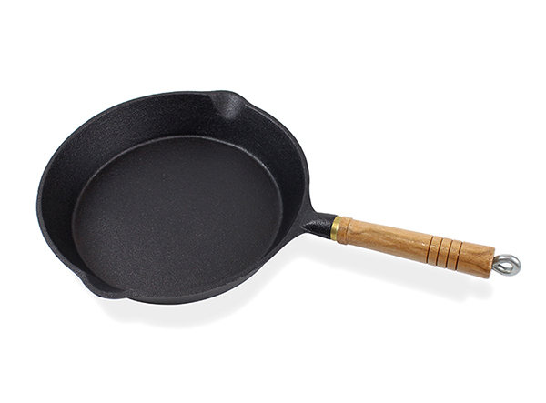 cast iron skillet with wooden handle