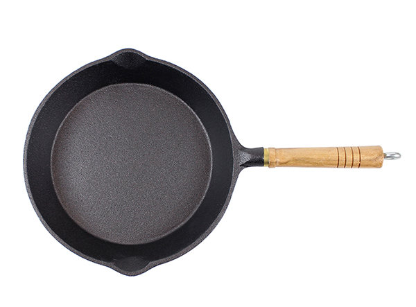 cast iron skillet with wooden handle