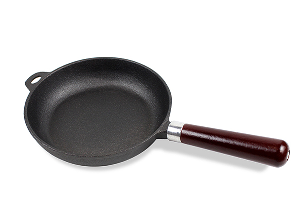 cast iron frying pan with long wooden handle