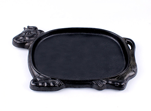 Cow Shape Cast Iron Sizzling Platter with Wooden Coaster