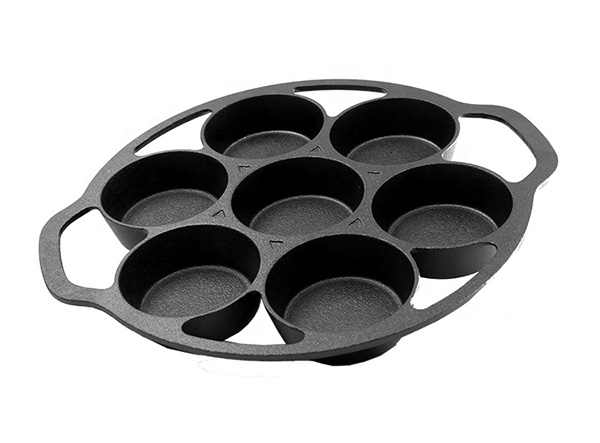 Cast Iron Muffin Pan for baking biscuit