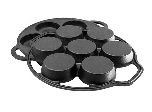Cast Iron Muffin Pan for baking biscuit