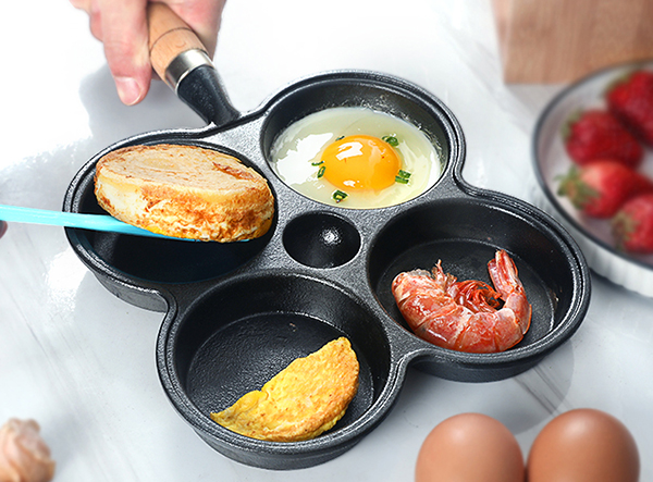 Non stick 4-cups cast iron egg frying pan with wooden handle China