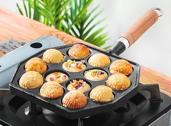 14 Holes Cast Iron Octopus Ball Pan Japanese Takoyaki Maker with Wooden Handle