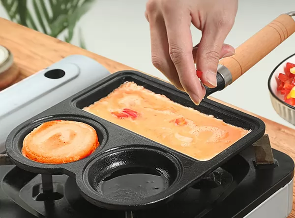 Multifunctional Breakfast 3 Section Cast Iron Divided Egg Fried pan