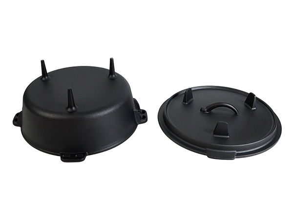 camping cast iron dutch oven with three legs lid