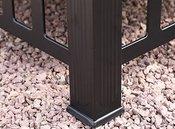 Reinforced table corners for stable placement