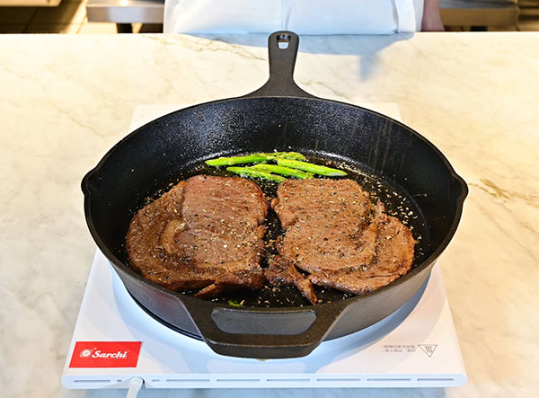 cast iron frying pan
