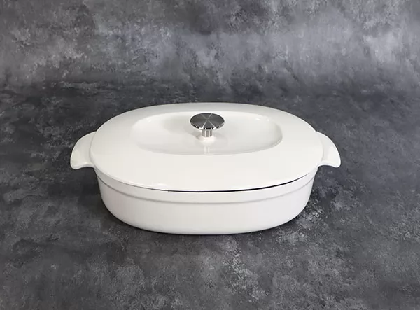 White 4.9-Quart Enameled Cast Iron Oval Dutch Ovens