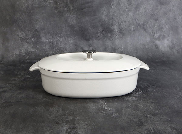 White 4.9-Quart Enameled Cast Iron Oval Dutch Ovens