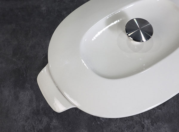 White 4.9-Quart Enameled Cast Iron Oval Dutch Ovens