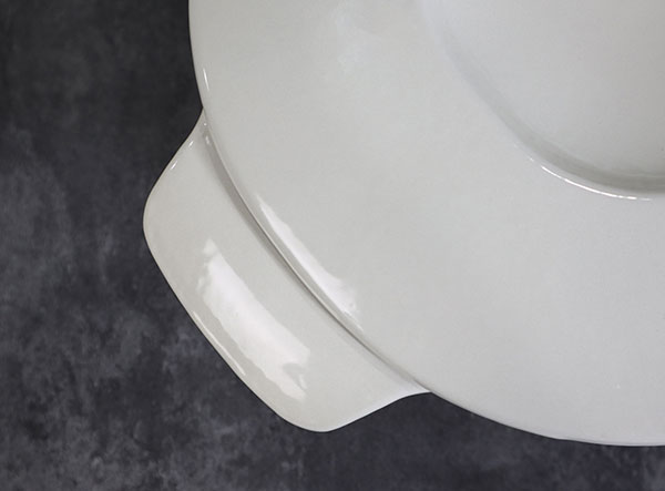 White 4.9-Quart Enameled Cast Iron Oval Dutch Ovens