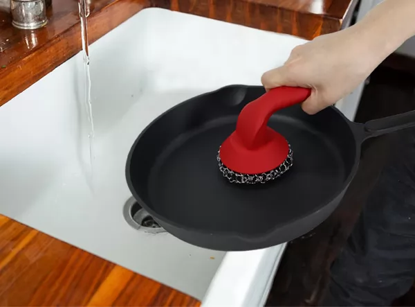 Stainless Steel Cast Iron Chainmail Scrubber with Handle