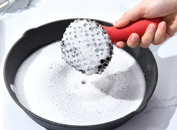Stainless Steel Cast Iron Chainmail Scrubber with Handle