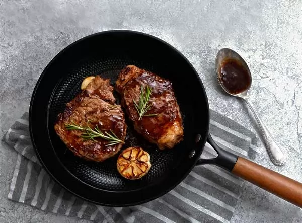 Custom Lightweight Nonstick Cast Iron Frying Pan Wooden Handle