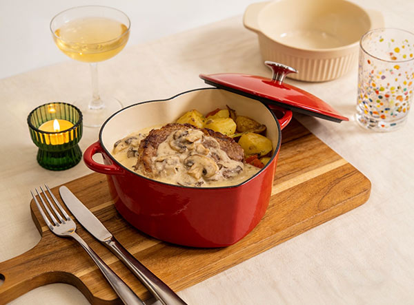 Giftware Supplier 3-Quart Enameled Cast Iron Heart Shaped Dutch Oven