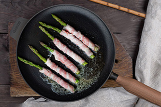 What are The Benefits of A Cast Iron Pan?